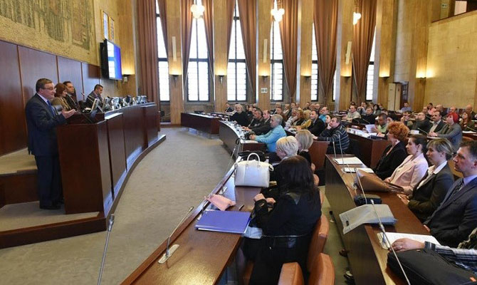 A szerződések aláírása